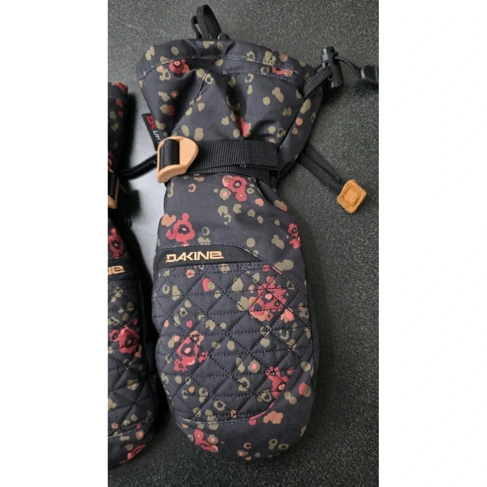 Dakine new women